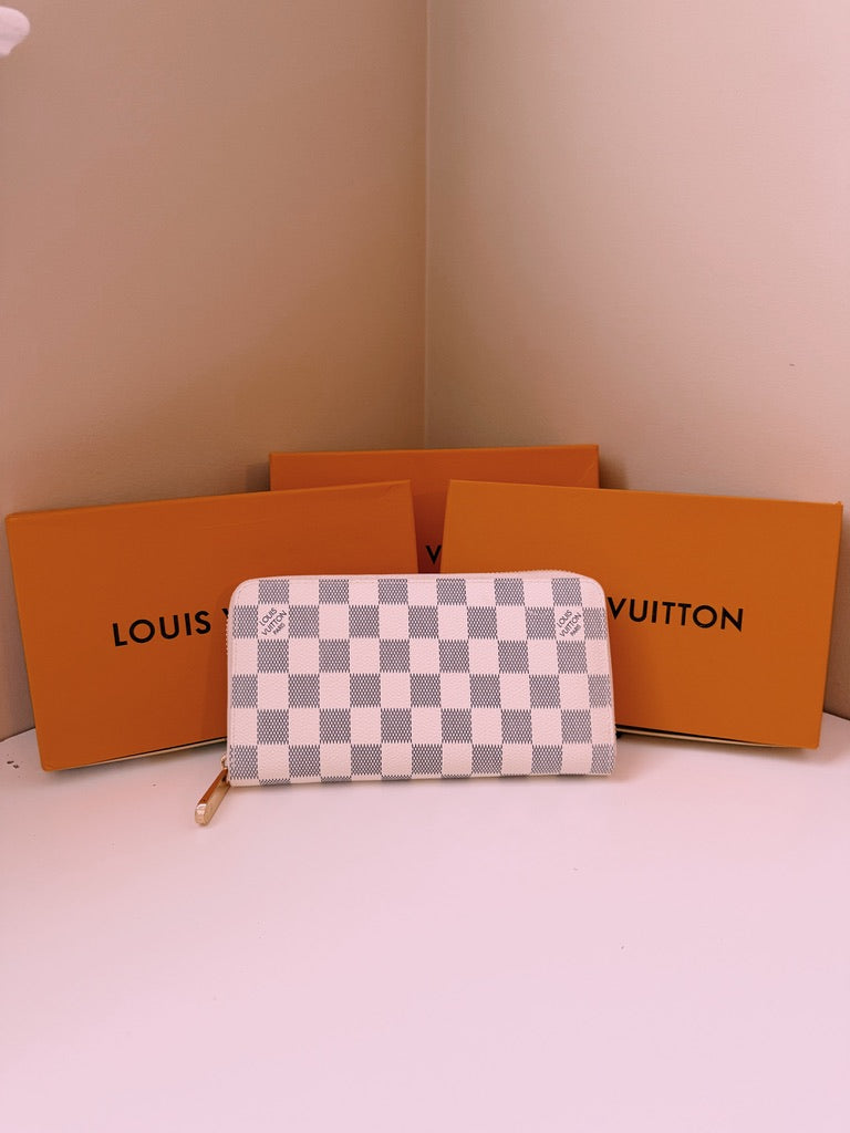 The White Lily Zip Up Wallet