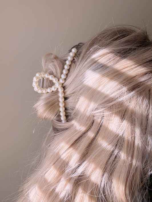 Pearl Oval Claw Clip