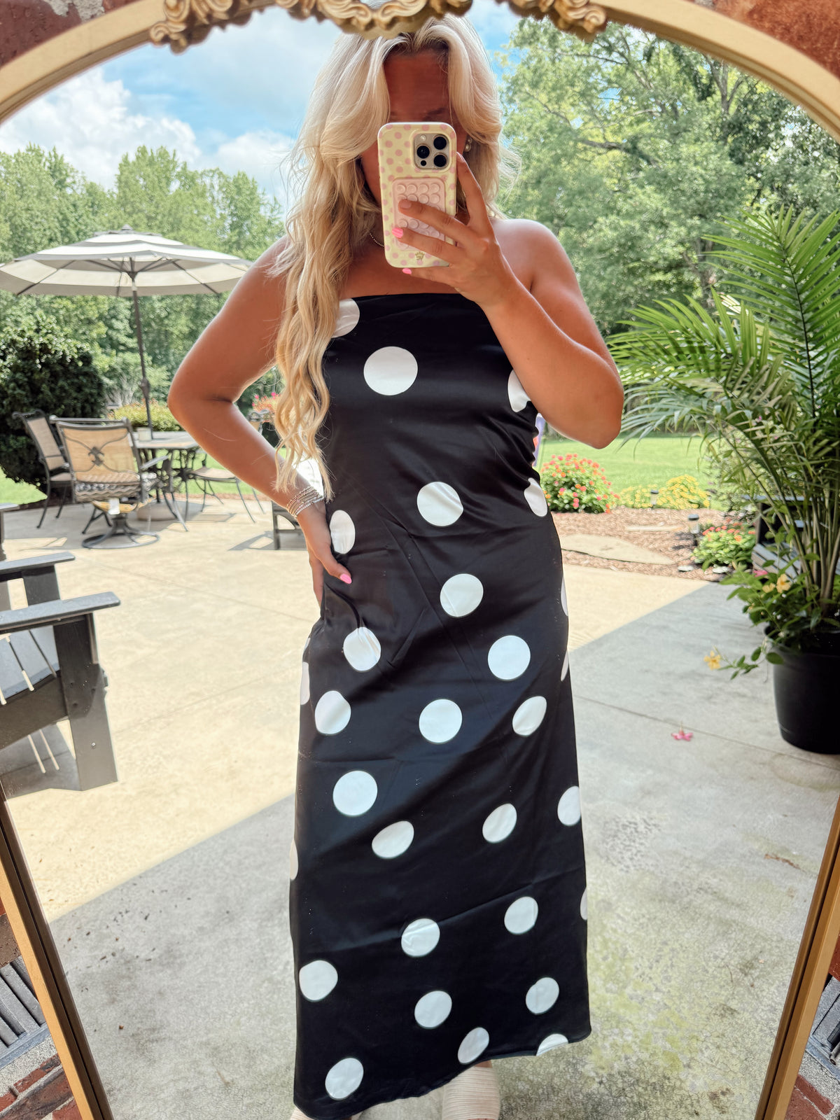 black tailgate dress ELEGANCE MAXI – Southern Grace Co SEPT25 The column silhouette falls London Black Dress – Size:UK 08 | EU 34 | US 04